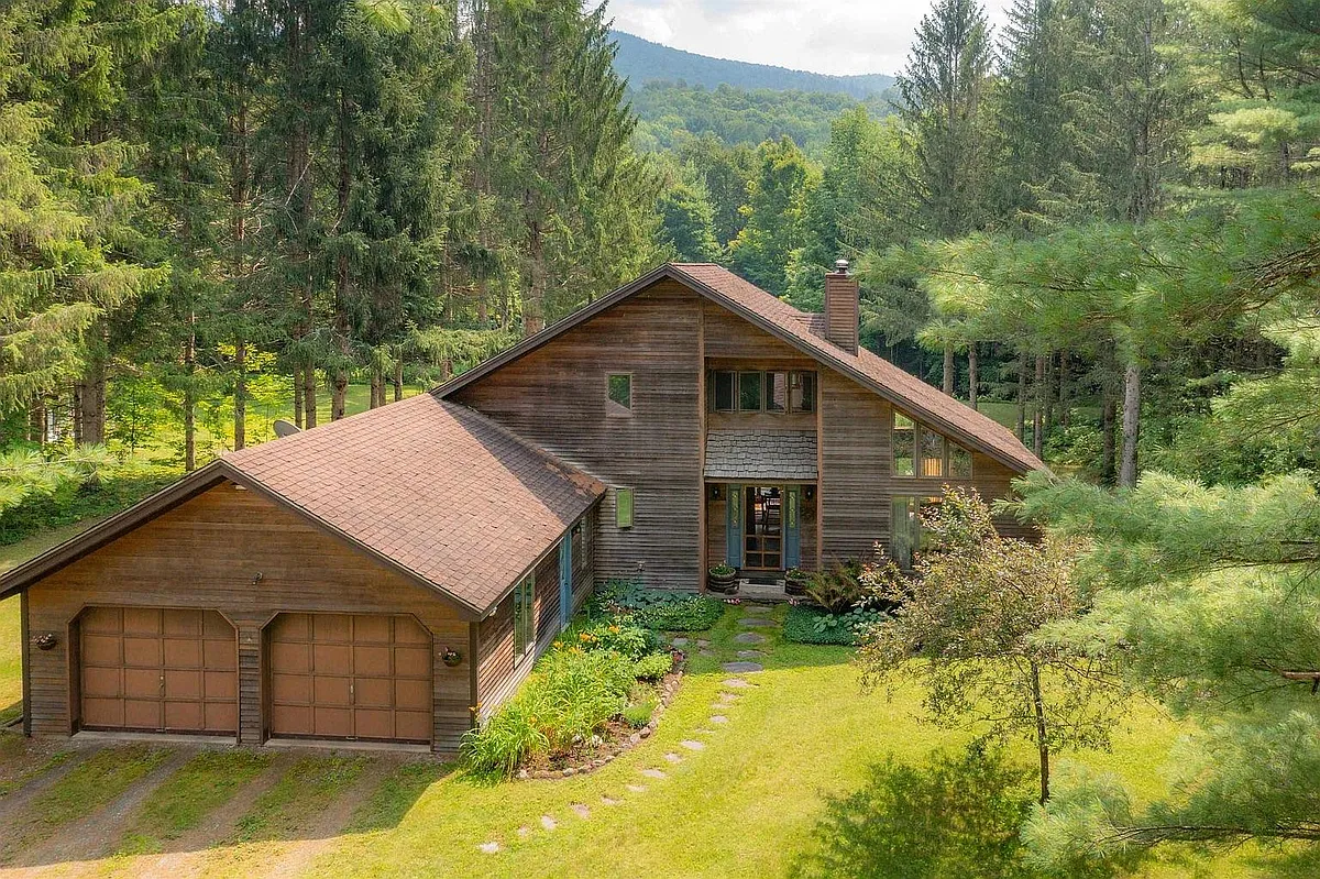 Building Photo - 5237 Elmore Mountain Rd