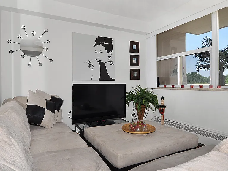1294 Islington Ave #401 — Photo 6