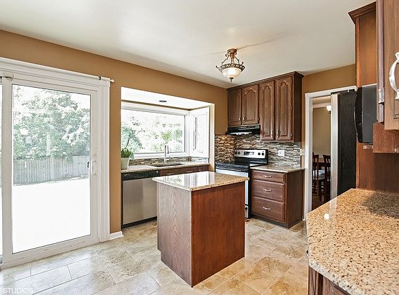 4th image of 9 Kingsport Dr