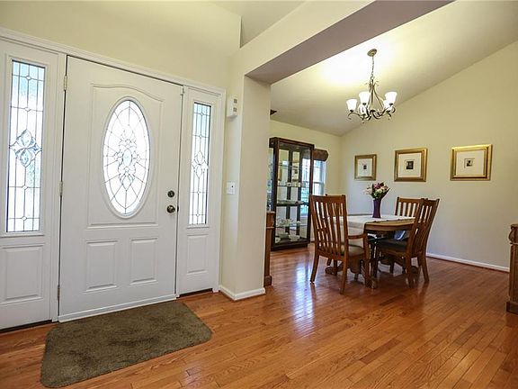 4th image of 827 Bannerwood Dr