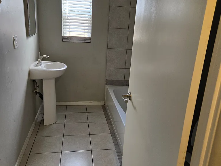 1614 W Osborn Rd — Photo 6