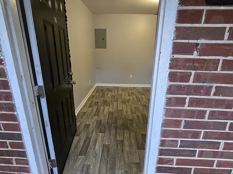 1215 Woolfolk St — Photo 1