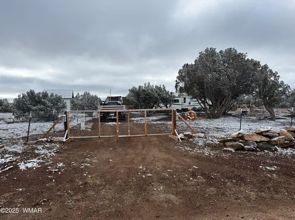 8413 Navajo Dr, Show Low, AZ 85901