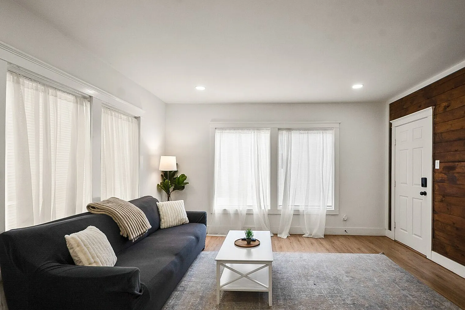 1 bed, 1.0 bath, $2,130 — Photo 2