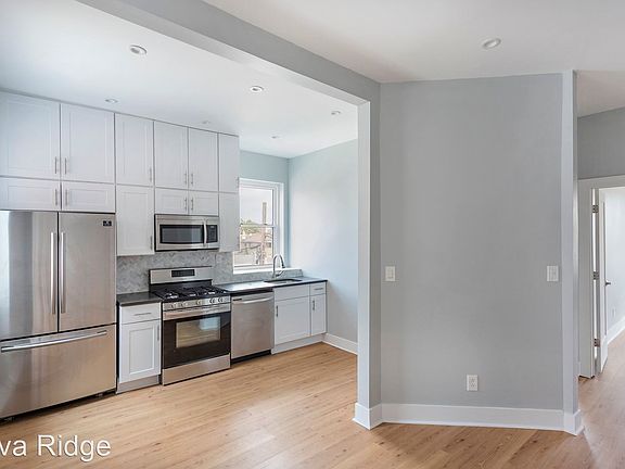 3rd image of 251 S Saint Clair St APT 6
