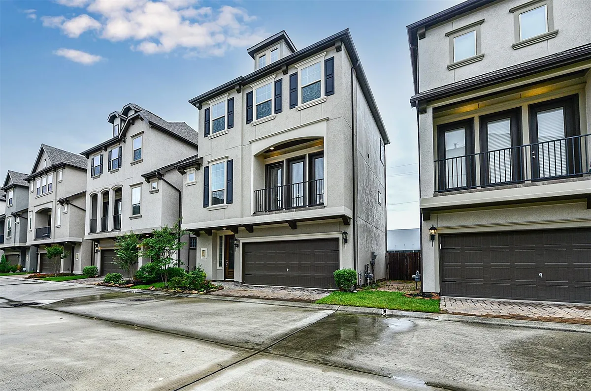 Building Photo - 1504 Peyton Oaks Pl