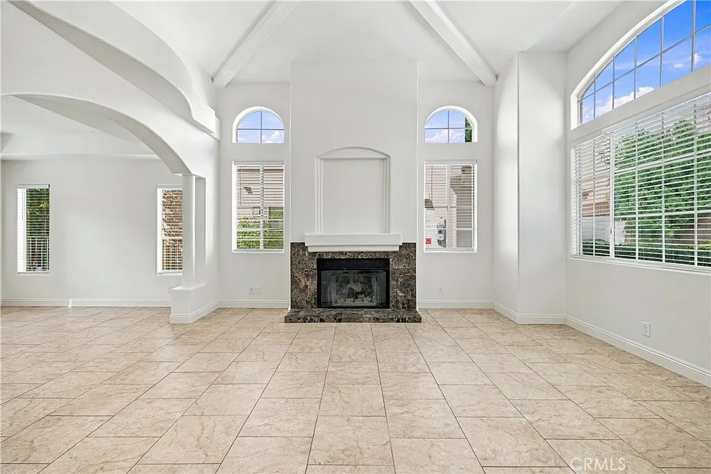 3 bed, 2.5 bath, 1894 sqft, $4,250 — Photo 4