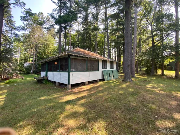 N3703 N Us Highway 2, Iron Mountain, MI 49801