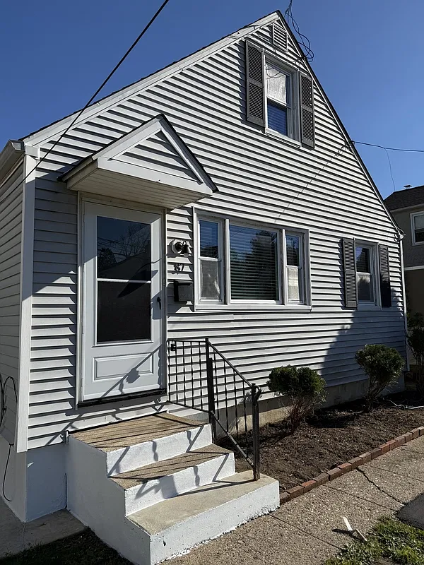 4 bed, 1.5 bath, 1300 sqft, $2,650 — Photo 3