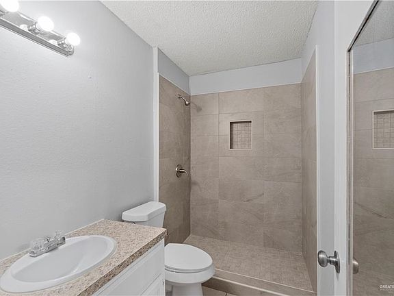 5th image of 1701 W McIntyre St