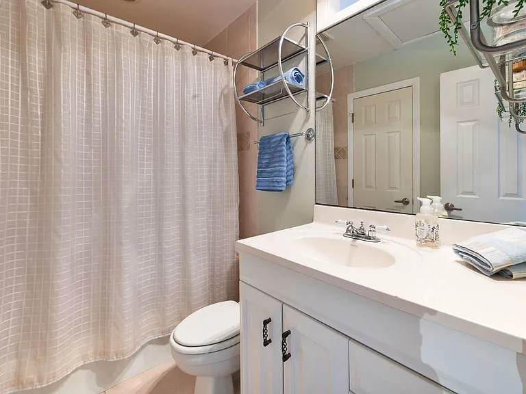 Tub in full bath when you want to soak away from the sun!