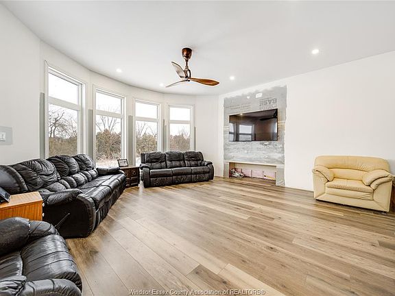 5th image of 856 Talbot Rd