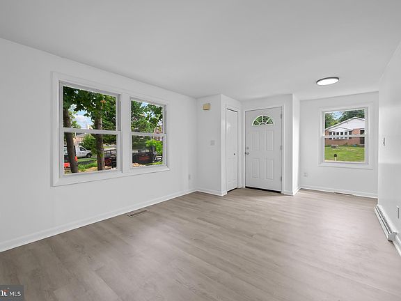 2nd image of 2358 Thomas Ave