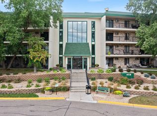 10501 Cedar Lake Rd APT 312, Minnetonka, MN 55305