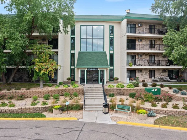 10501 Cedar Lake Rd APT 312, Minnetonka, MN 55305