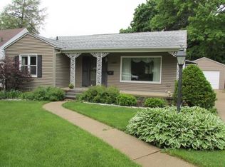 104 E Pershing St, Freeport, IL 61032