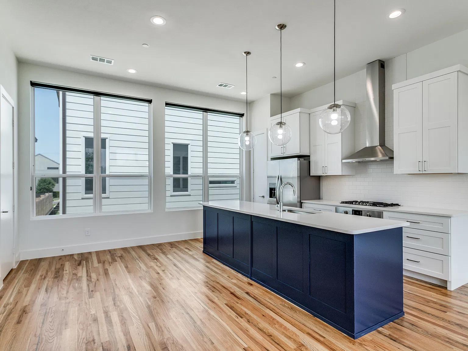 2 bed, 2.5 bath, 1709 sqft, $3,500 — Photo 3