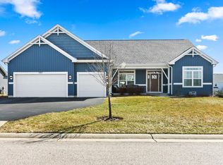 560 N Boulder Ridge Dr, Lake Geneva, WI 53147