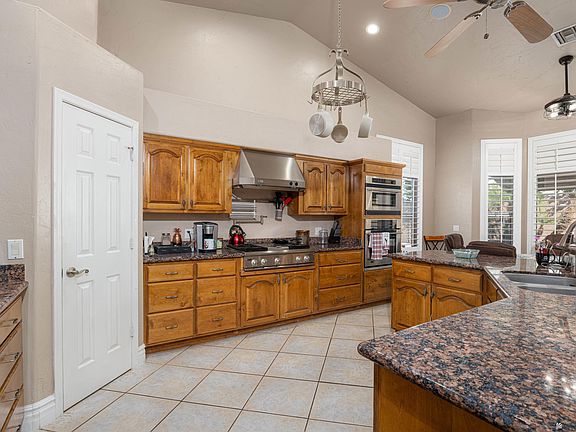 3rd image of 2521 S 36th Dr