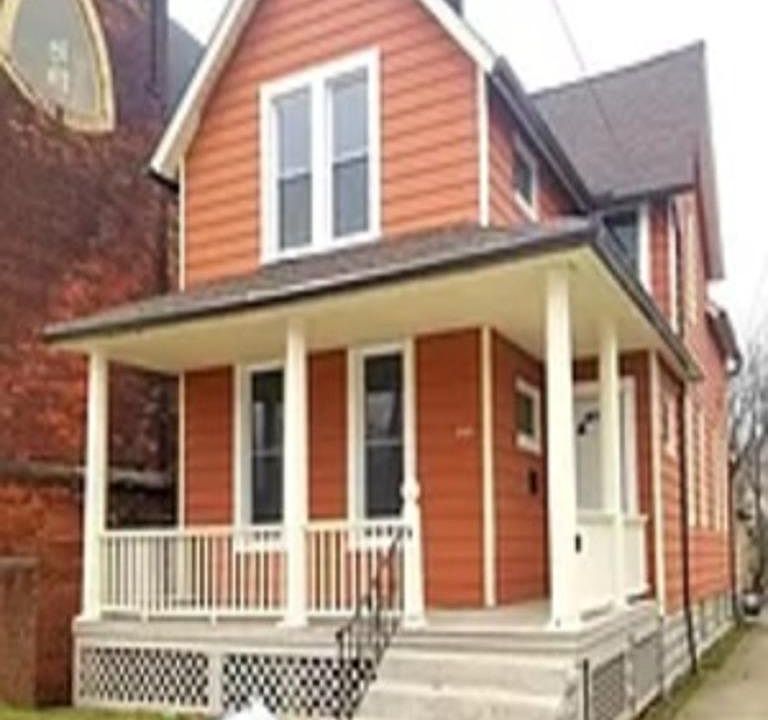 1st image of 2100 W 44th St