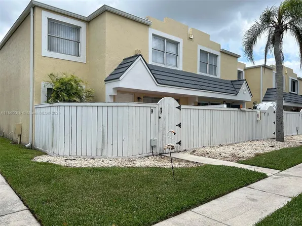 4530 SW 68th Court Cir #9, Miami, FL 33155