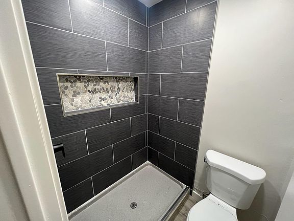 5th image of 2121 Mission Ave #4