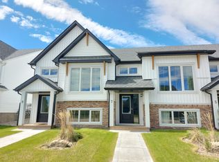 7 Station Dr, Sylvan Lake, AB T4S0S6