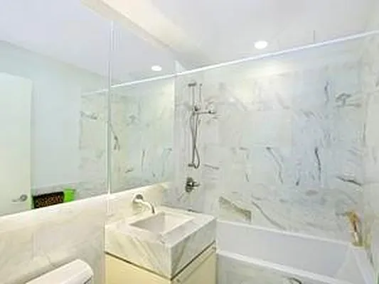 Rented by R New York | media 10