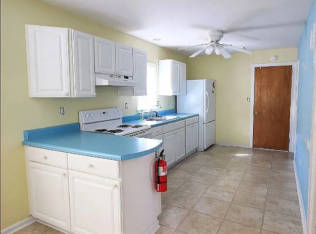 4093 W 157th St photo 1
