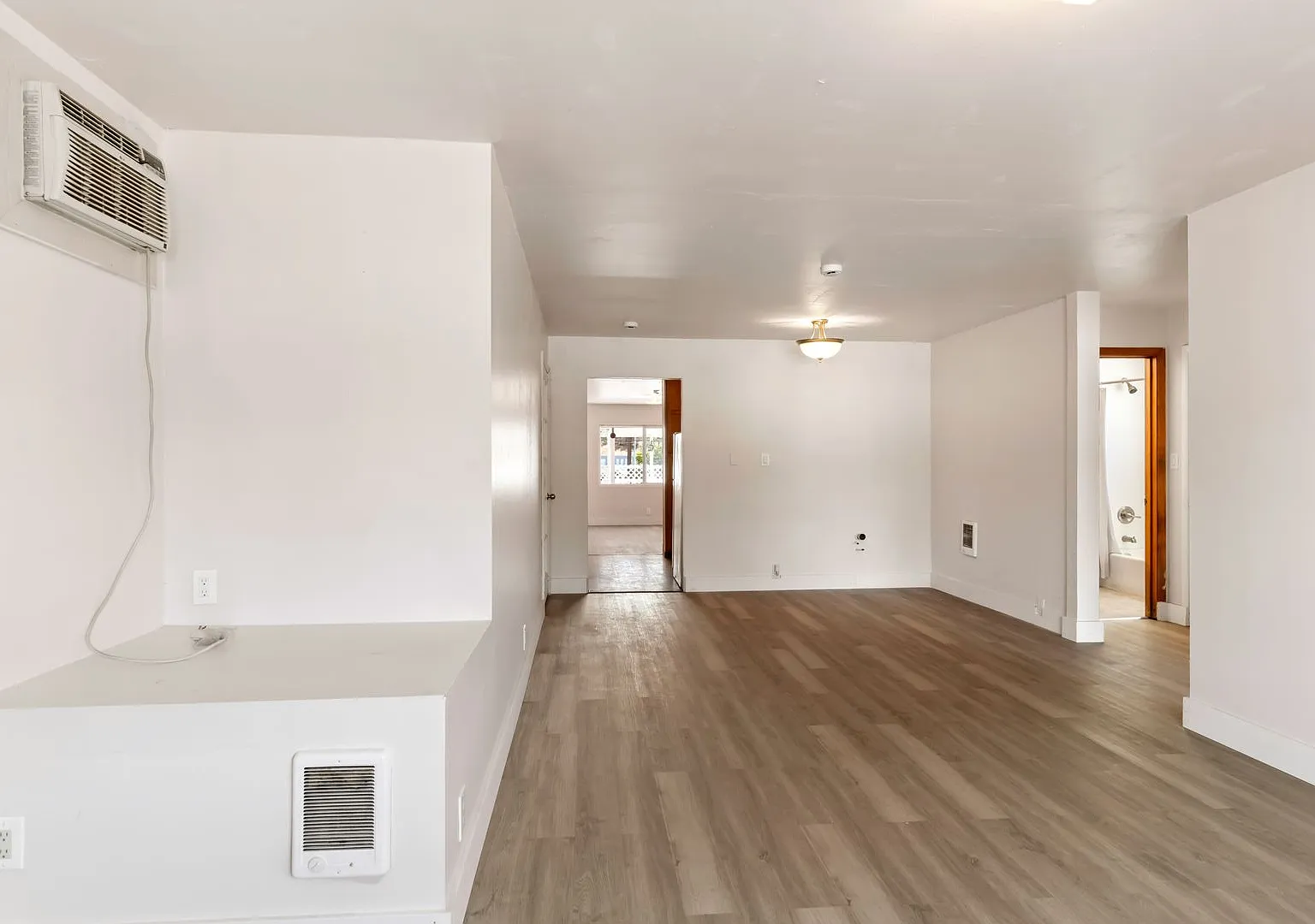 426 Basin St NW 1 Unit + 1 Com — Photo 3