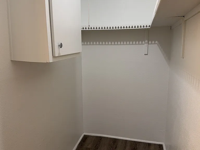 Wilshire Park Apartments — Photo 50