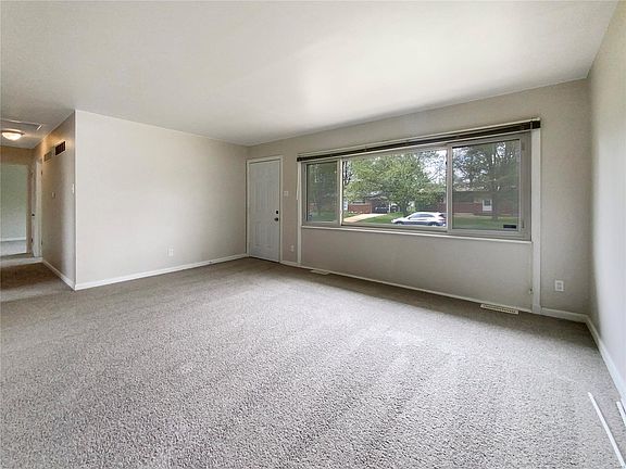 2nd image of 805 Borgia Ln