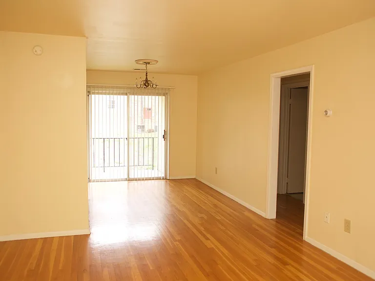 Hessian Hills Apts — Photo 1