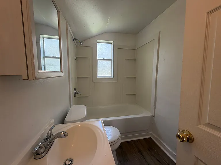 232 Chelsea St #B2 — Photo 7