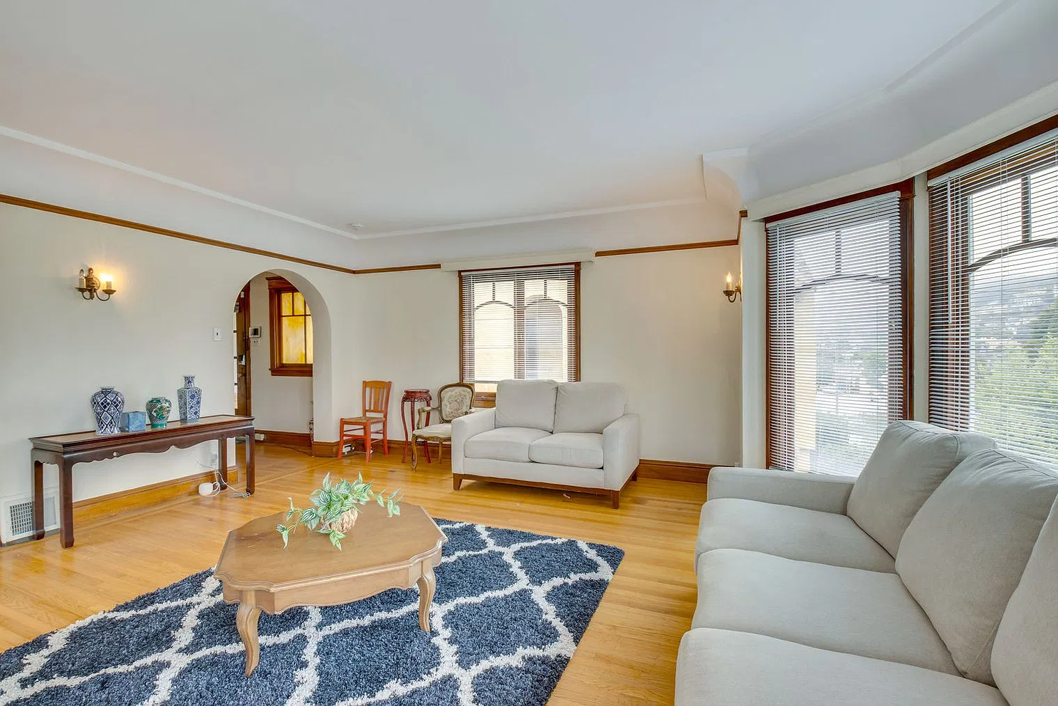 3 bed, 1.0 bath, 1797 sqft, $9,739 — Photo 2