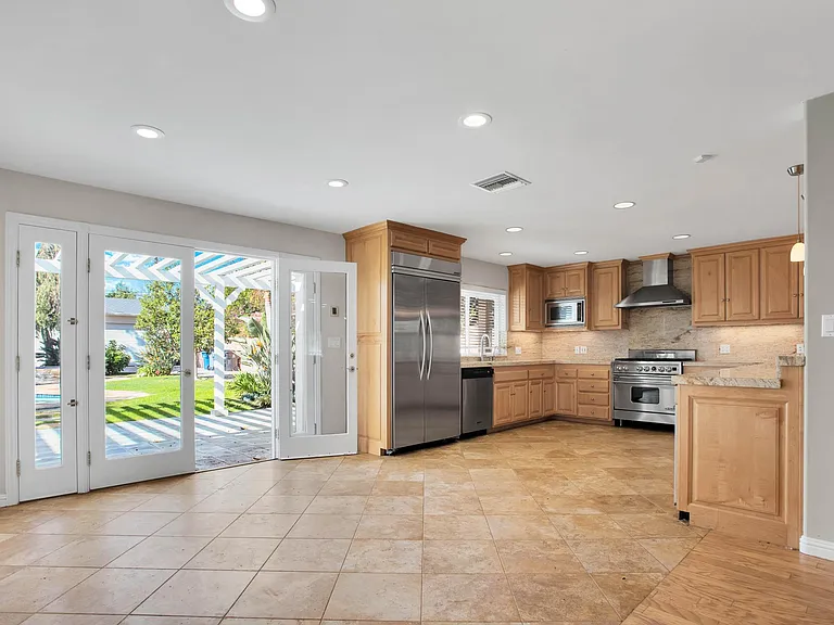 4537 Mammoth Ave — Photo 4