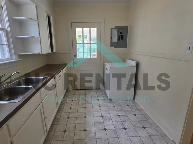 1313 Holman St — Photo 11