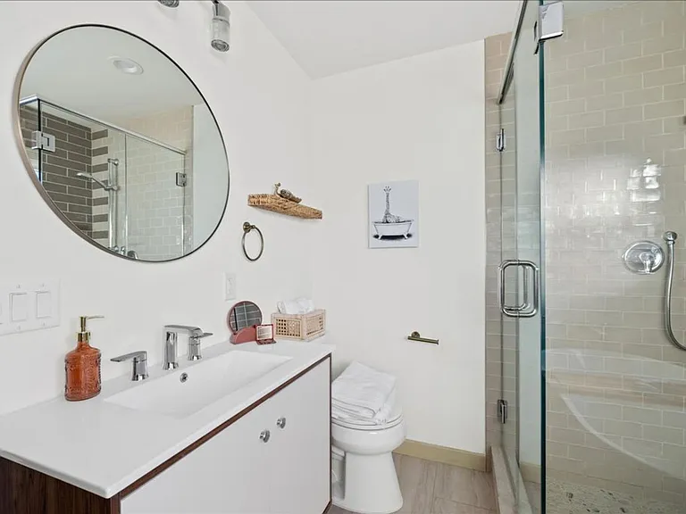 1702 Avenue C — Photo 10
