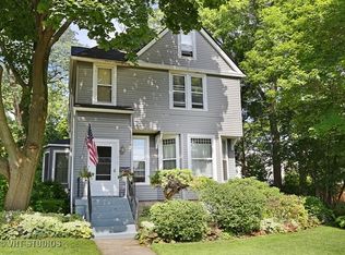 418 N Main St, Wheaton, IL 60187