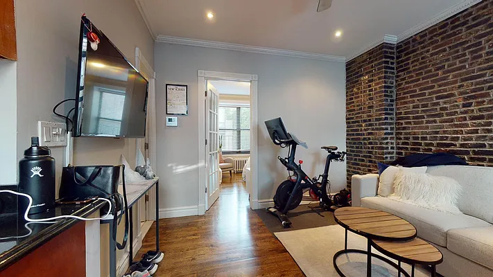 Rented by Bond New York | media 4