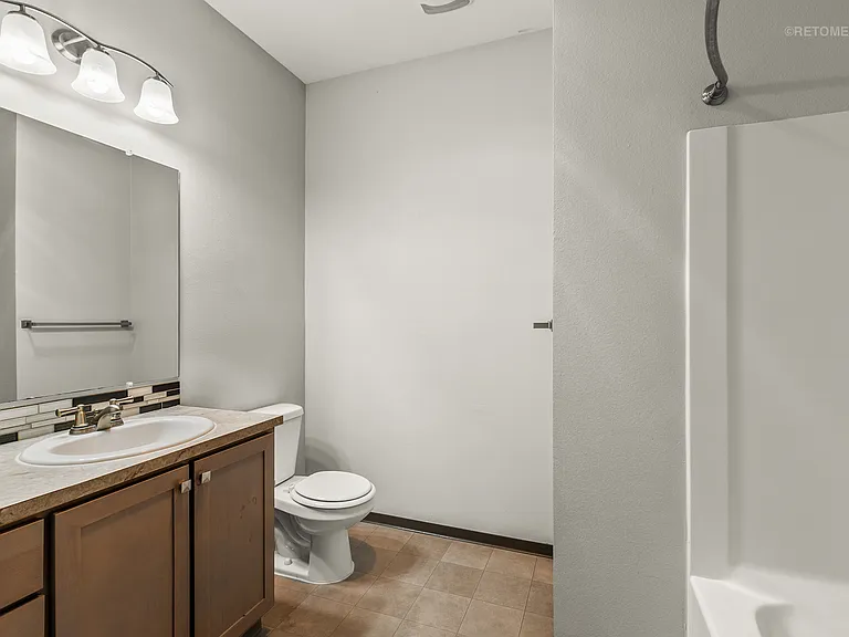 Keizer Station Apartments — Photo 5