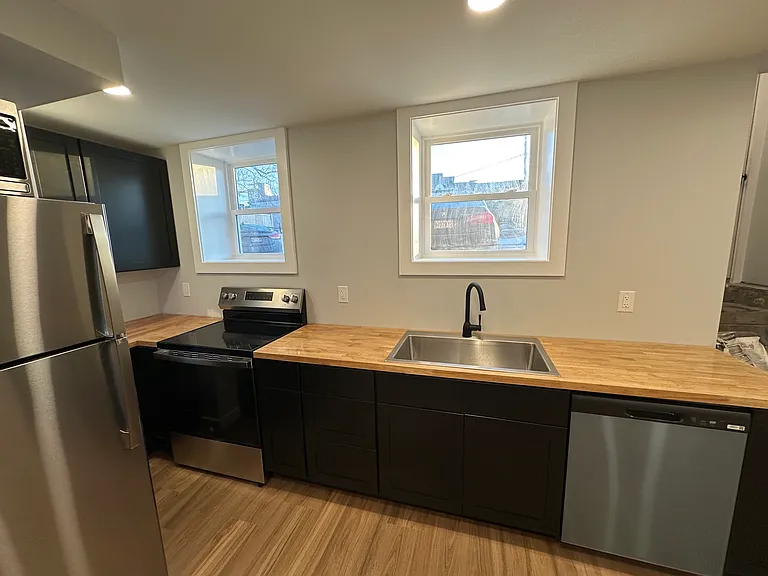 98 India St #A — Photo 8