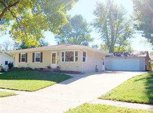 5921 Eastview Ave SW, Cedar Rapids, IA 52404