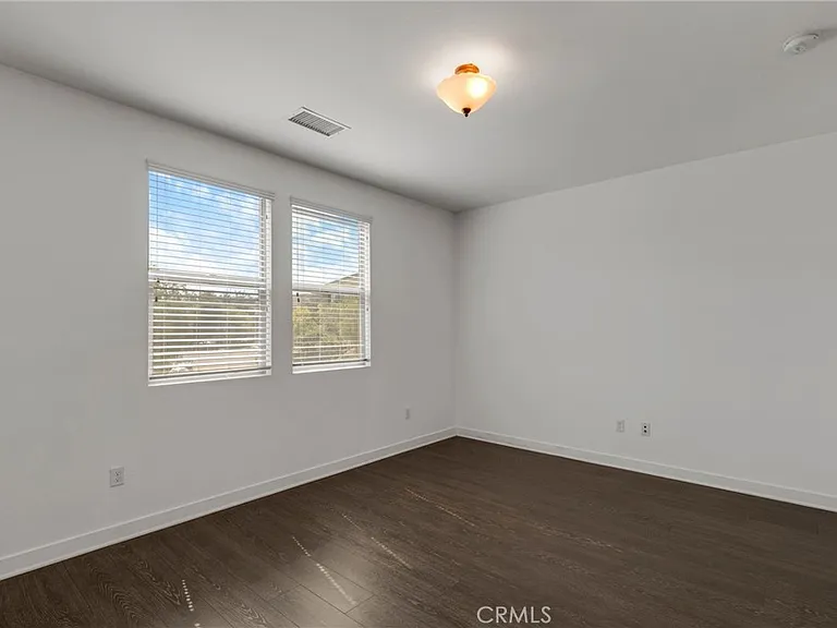 77 Jensen Ct — Photo 18