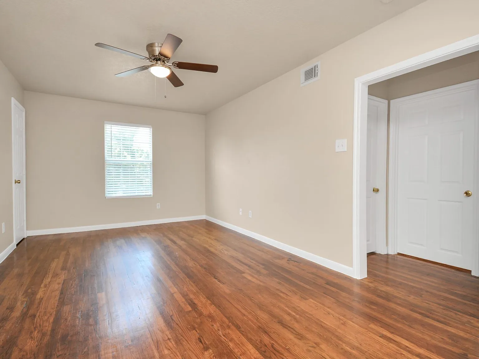 2 bed, 1.0 bath, 5100 sqft, $985 — Photo 3