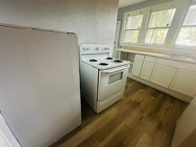 615 Fern St — Photo 9