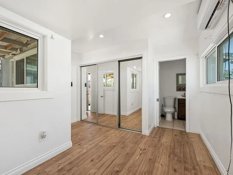 1418 W 69th St — Photo 20