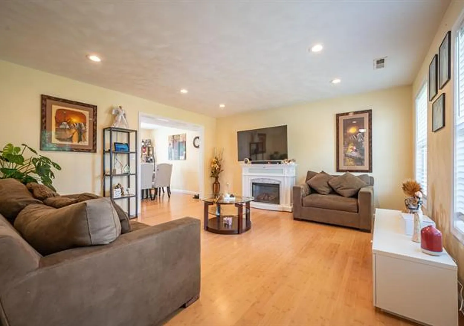 4BR/3.5BA Home in Up Town Christiansburg — Photo 3