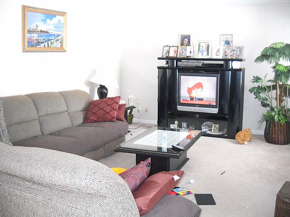 2nd image of 47 Bedford Ave