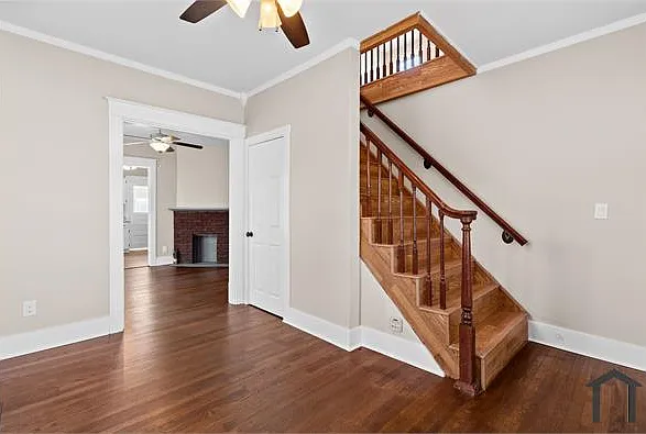220 Clay St — Photo 17